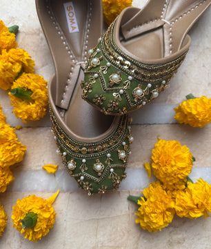 Mehendi hai Rachne Wali