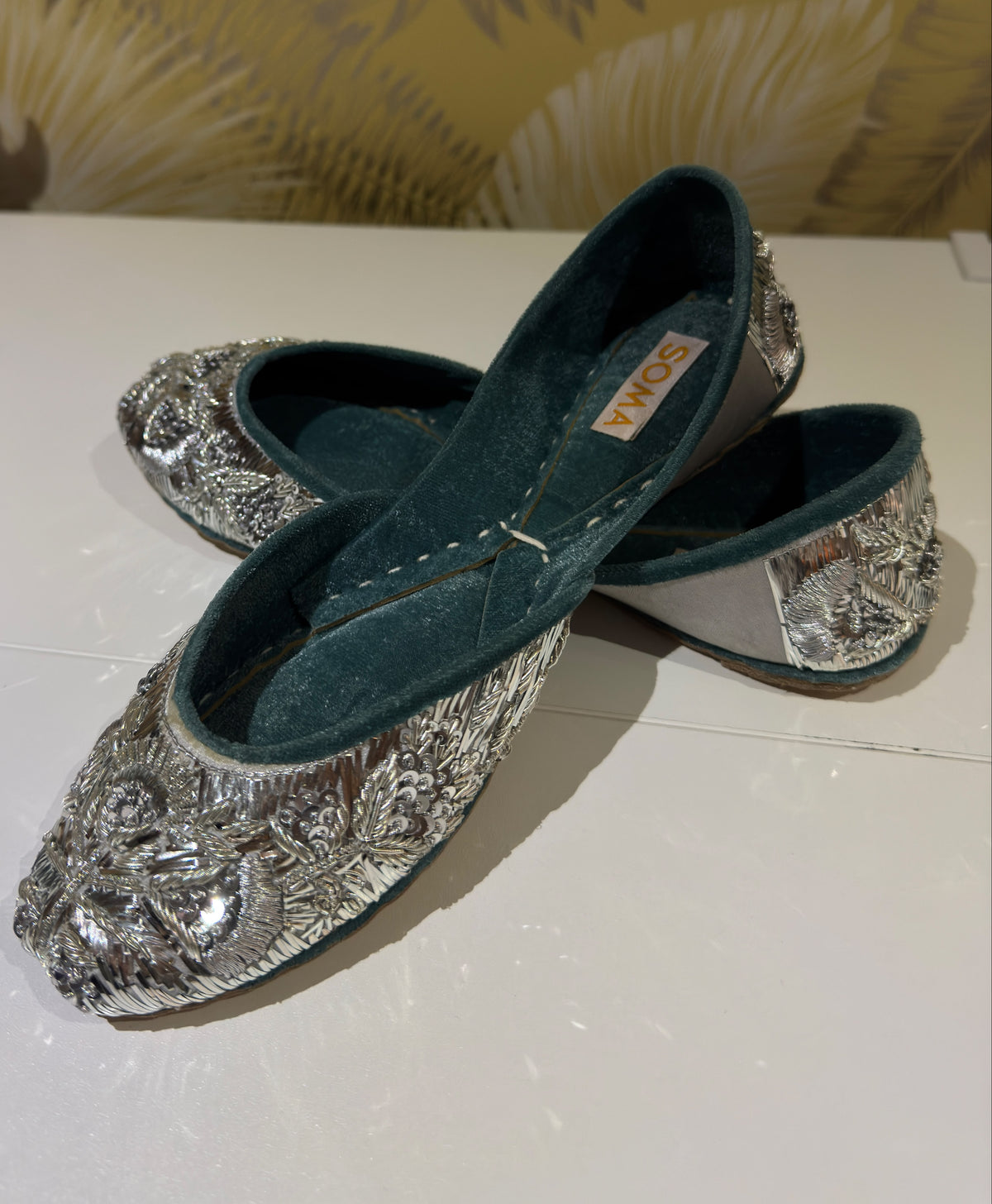 NAZAKAT نزاکت – Handwoven Mukesh Khussa