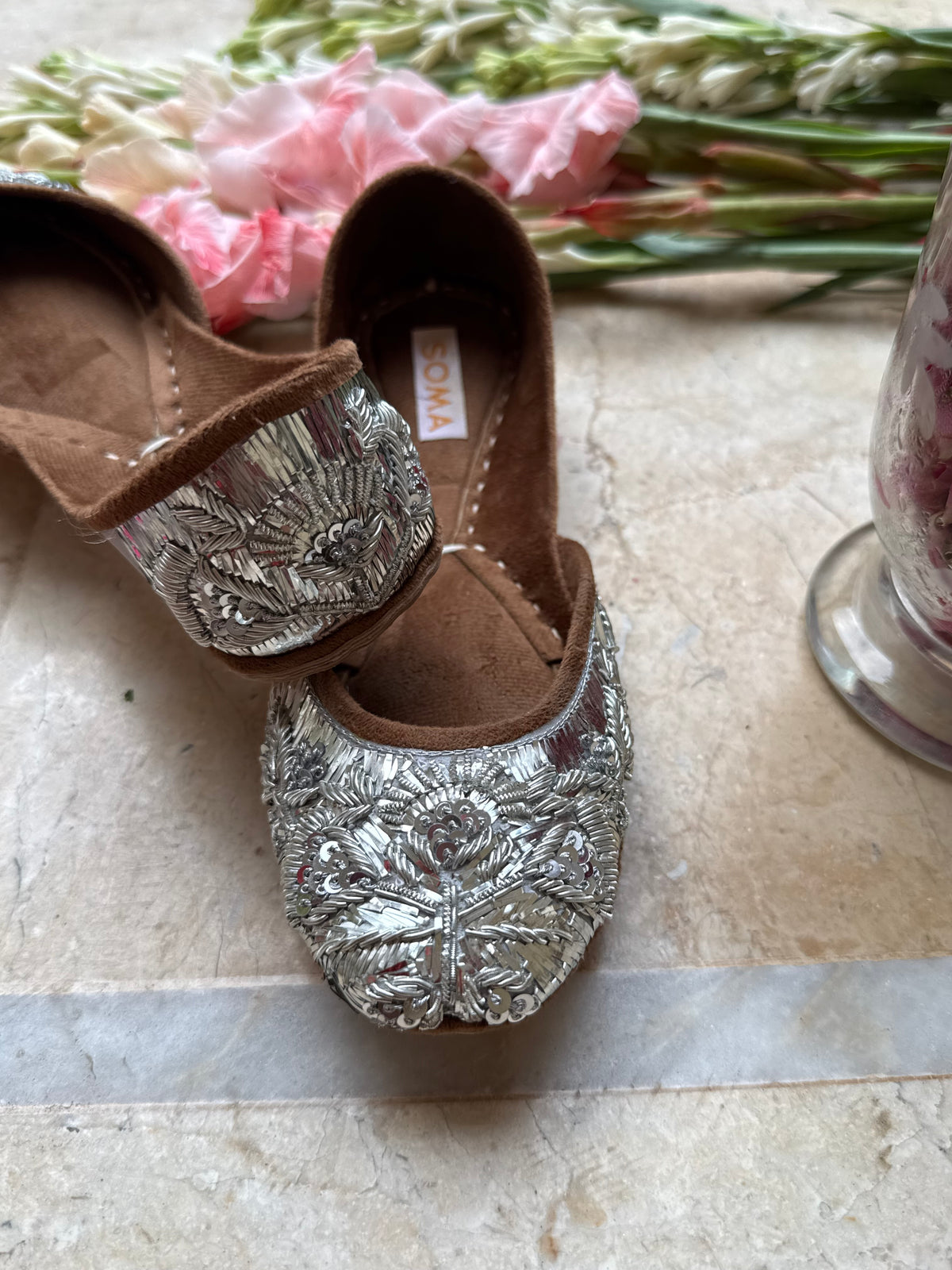 NAZAKAT نزاکت – Handwoven Mukesh Khussa
