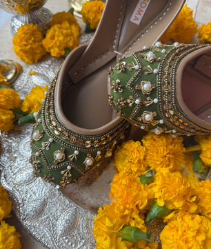 Mehendi hai Rachne Wali