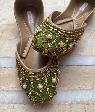 Mehendi hai Rachne Wali
