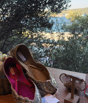 RAUNAK peep-toe in gold, silver and bronze mukesh, by SOMA