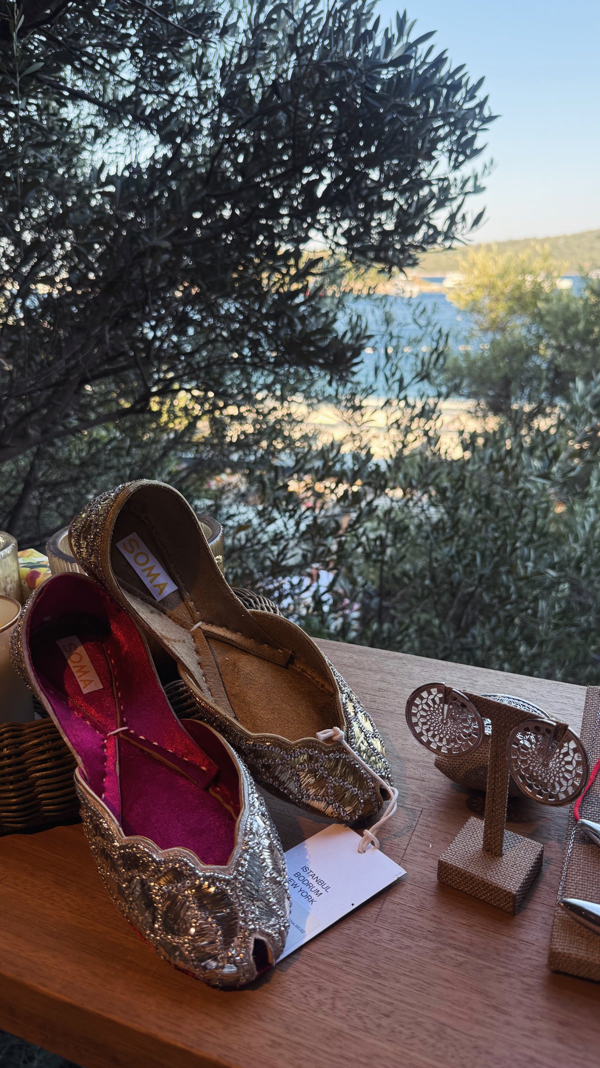 RAUNAK peep-toe in gold, silver and bronze mukesh, by SOMA