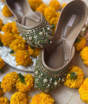 Mehendi hai Rachne Wali