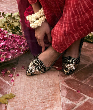SASSI سسی – Black Velvet & Gold Mukesh Khussa
