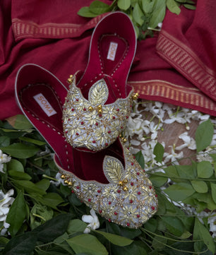 CHAMELI gota khussa with sequins and ghungroo, by SOMA
