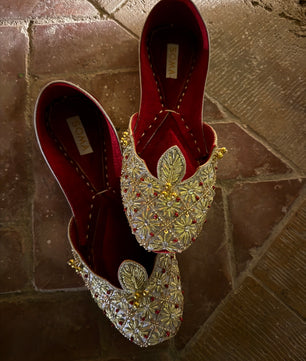 Gold gota flowers on SOMA CHAMELI bridal khussa