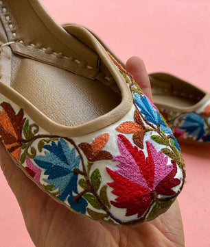 Kashmira handmade khussa by SOMA