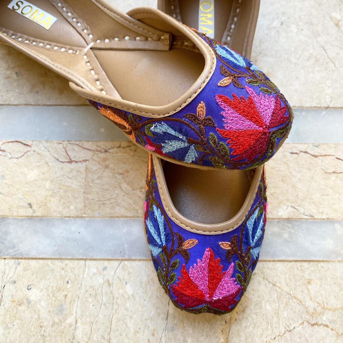 Kashmira khussa in pistachio green, ivory, black and navy